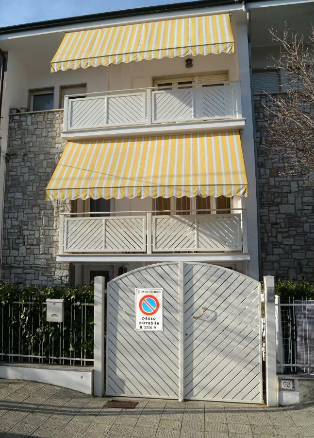 Il Don Minzoni 98 "Casa Vacanze" Lido di Camaiore Exterior foto